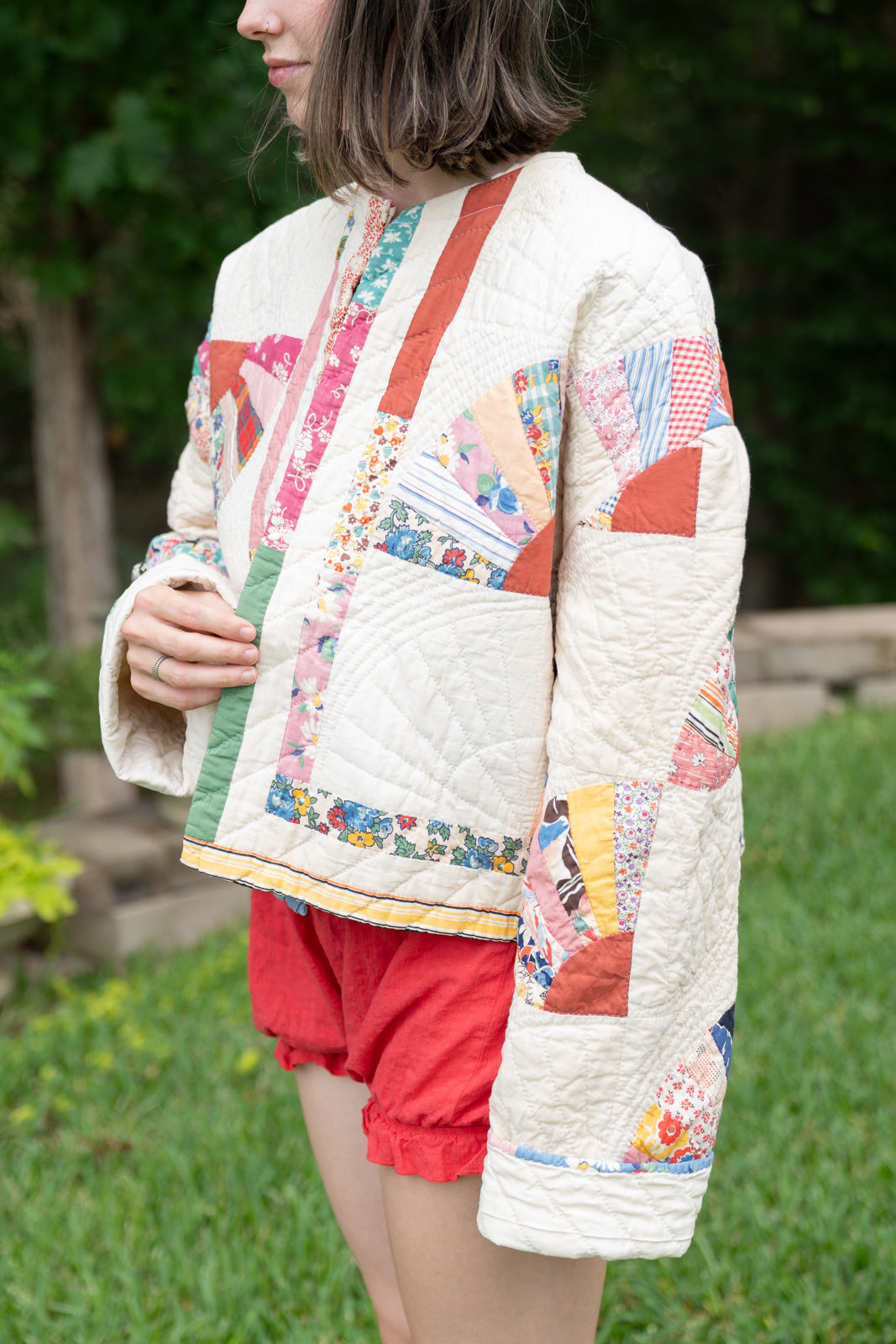 The Birdie Jacket | Ivory & Red Fan Quilt