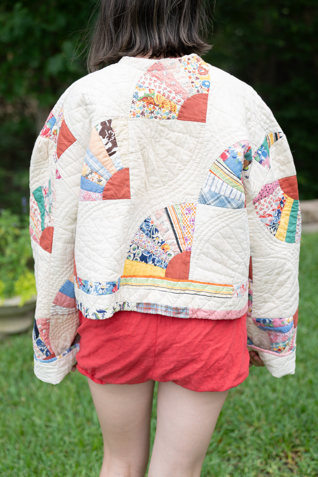 The Birdie Jacket | Ivory & Red Fan Quilt