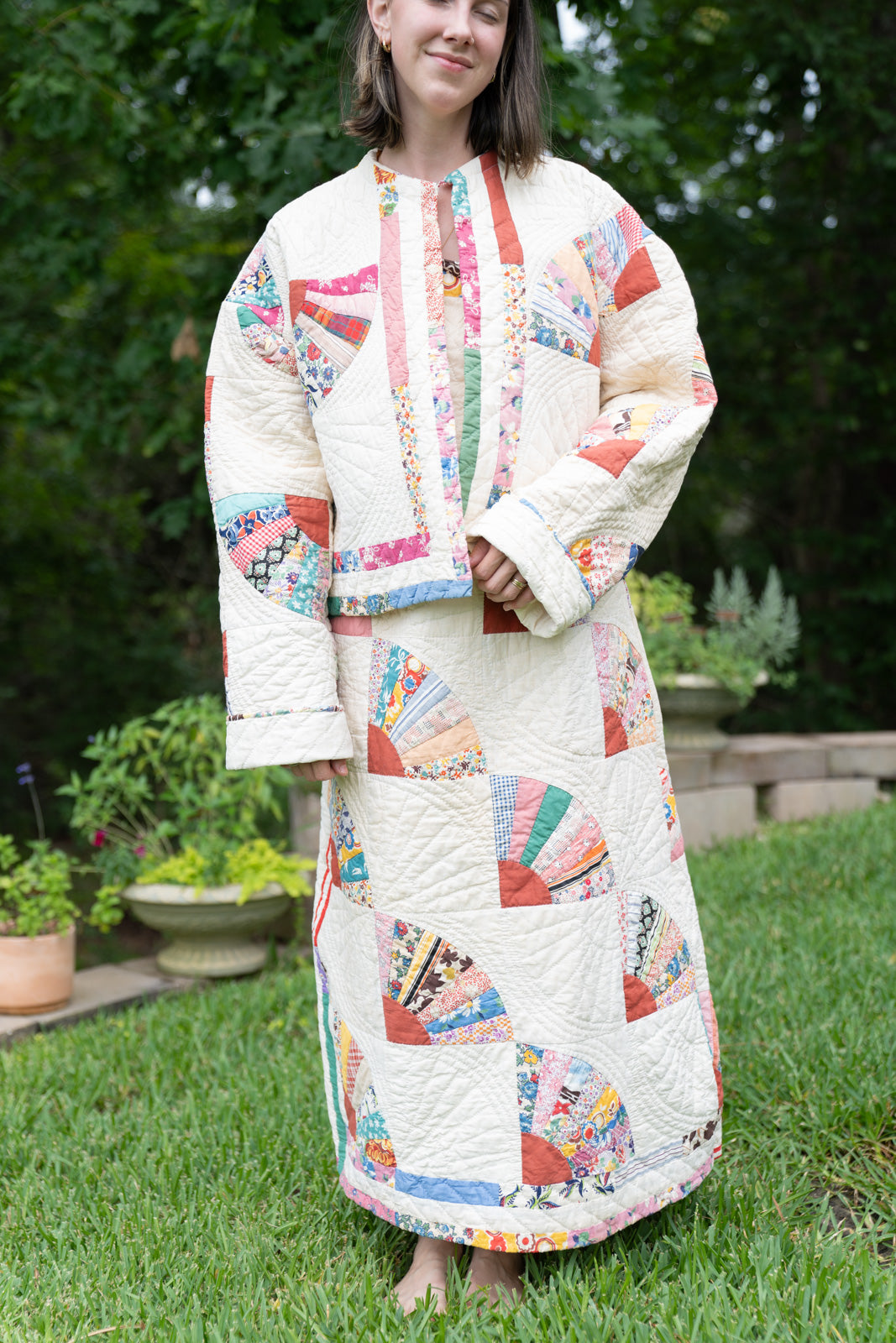 The Birdie Jacket | Ivory & Red Fan Quilt
